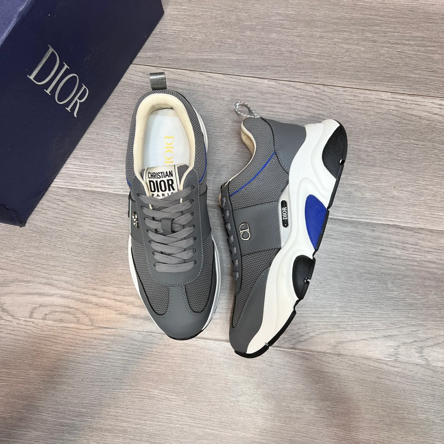 Factory price: 438💰Original Dior quality.~ Unique modern style sneakers. 🏃A must-have casual shoe for trendy men😍😍 Imported cowhide fabric, sheepskin foot pads (refuse to discolor and grind feet) soles: Original soles specially provided by the original factory, French lazy style design ⚠️Fit to the feet, original quality, super comfortable original soles. It’s like shooting the real thing🎬The real thing is better, high-quality sneakers, men’s shoe size: 38-44, (45 can be customized)